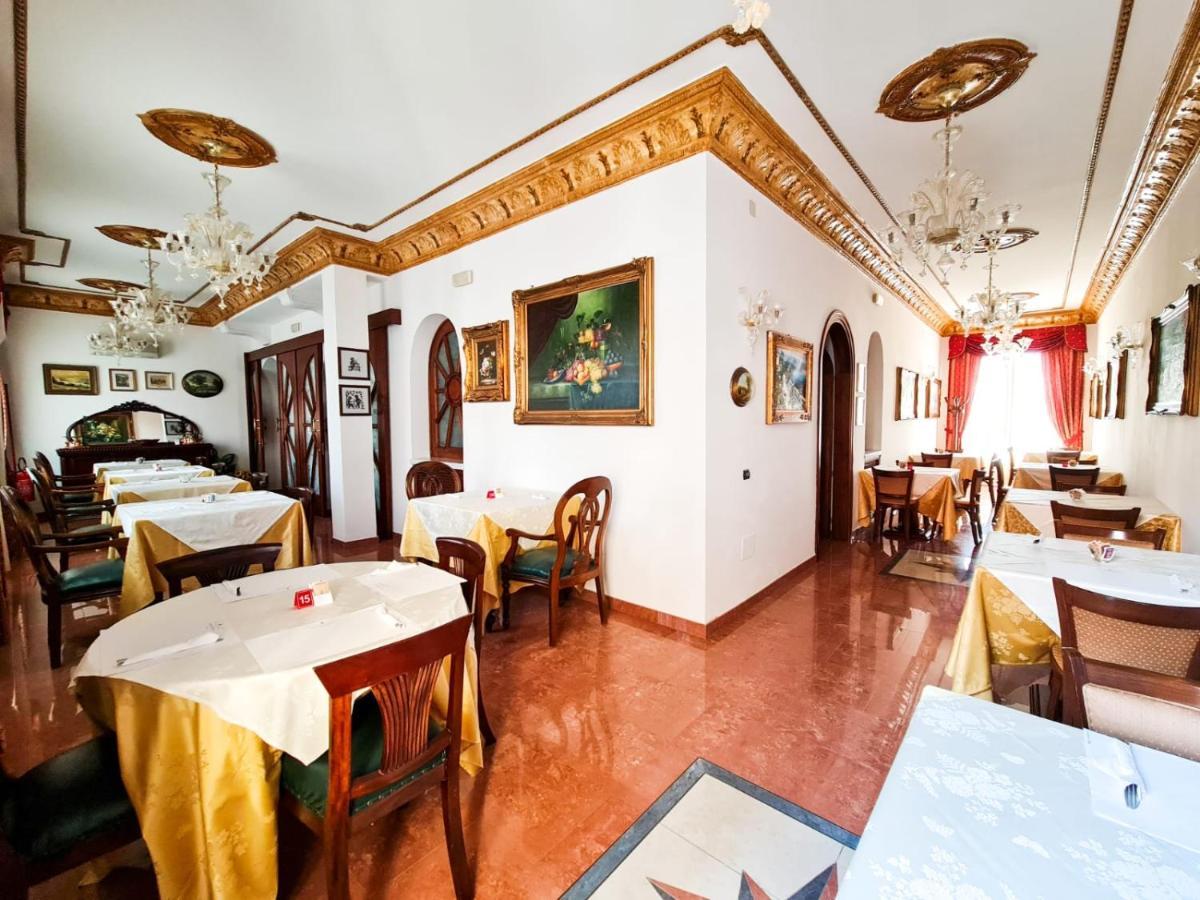 Euro Hotel Iglesias Eksteriør billede